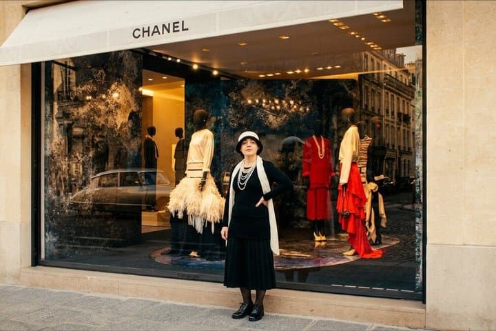 The Secrets of Coco Chanel : Unraveling the Fashion Icon