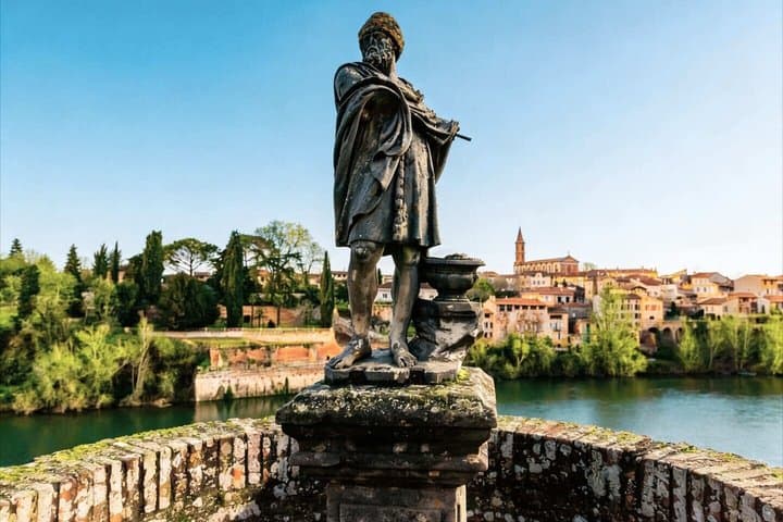 Hello Albi: 2-Hour Intro City Walk with Local Guide