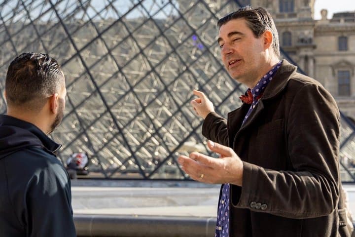 Paris Secret Covered Passages Walking Tour with Louvre Museum