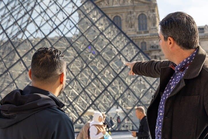 Paris Secret Covered Passages Walking Tour with Louvre Museum