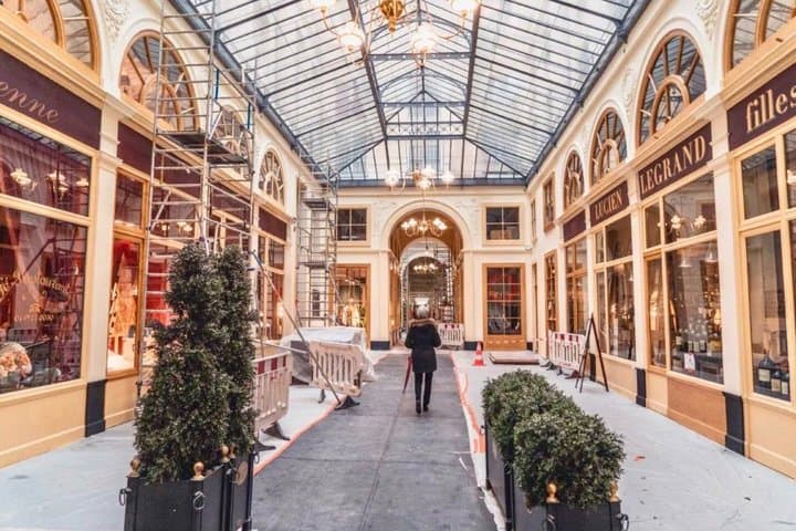 Paris Secret Covered Passages Walking Tour with Louvre Museum