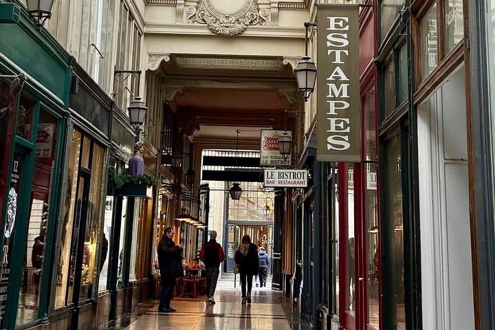 Paris: Secret Covered Passages & Guided Louvre Museum Tour