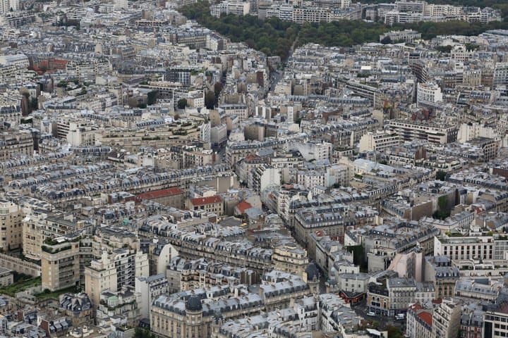 Eiffel Tower Private Tour up to the Summit with Champagne