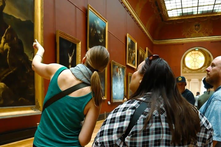 Paris Louvre Museum Small Group Tour First Access