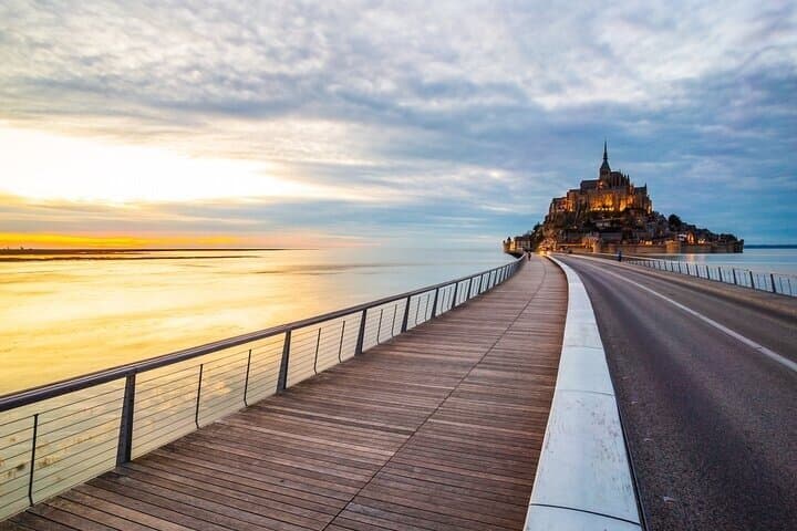 Paris to Mont Saint Michel Private Group Daytrip