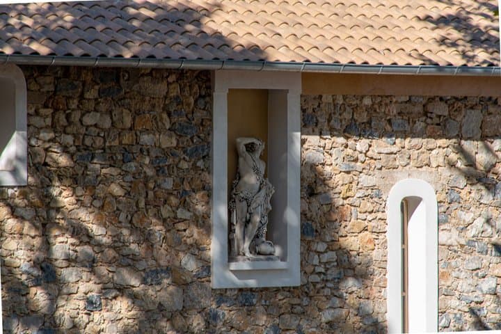 Visit of one of the most modern cellars in Provence