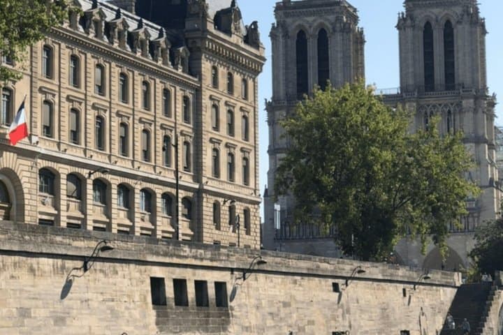Paris: Walking Tour with Stop at Notre-Dame Cathedral