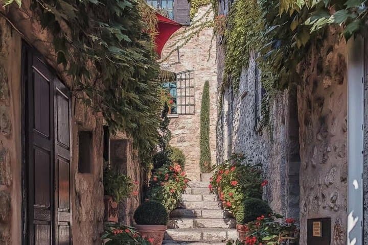 Sensory Guided Tour in Saint-Paul de Vence Medieval Village