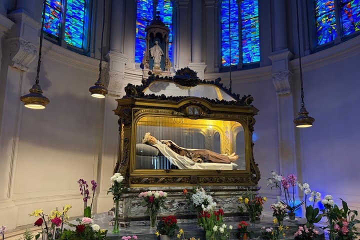 Private Guided Tour to Lisieux in the Footsteps of Saint Theresa