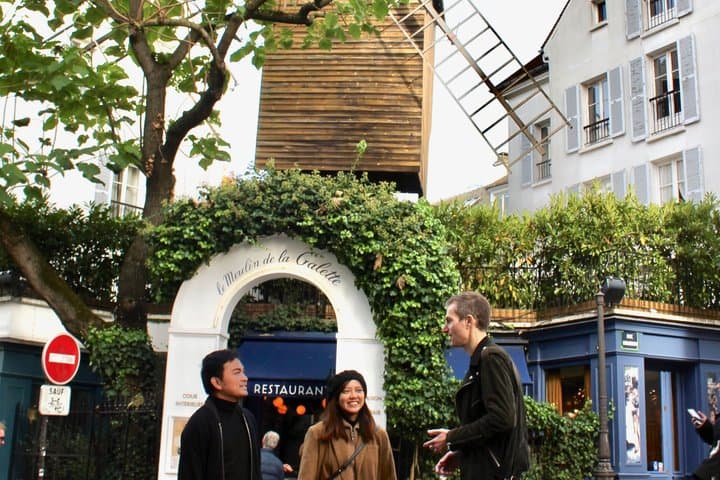 Explore Montmartre Walking Tour