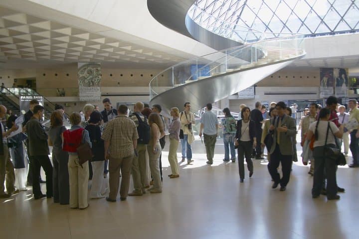 Paris: Louvre Exterior Guided Tour with Timed Entry Ticket