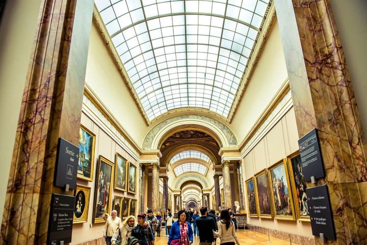 Paris: Louvre Exterior Guided Tour with Timed Entry Ticket