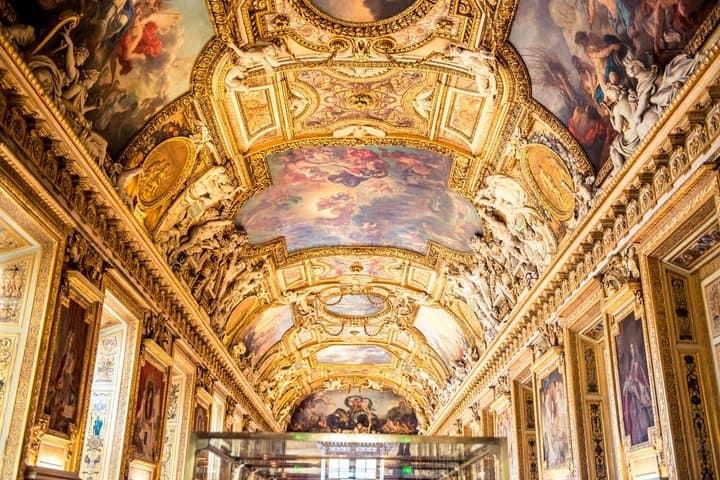 Paris: Louvre Exterior Guided Tour with Timed Entry Ticket