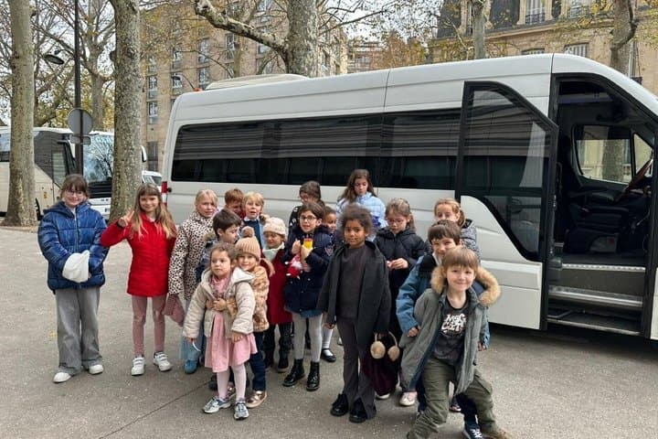 Private Transfer Airport CDG Orly to Paris by Minibus 16pax