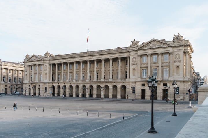 Paris: A Chic Parisian Life Walking Tour (As Seen on Screen)