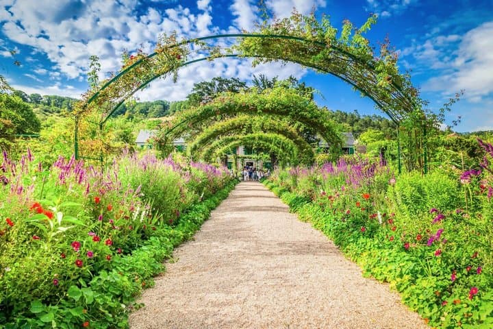 From Paris Day Tour to Giverny and Van Gogh Auvers sur Oise