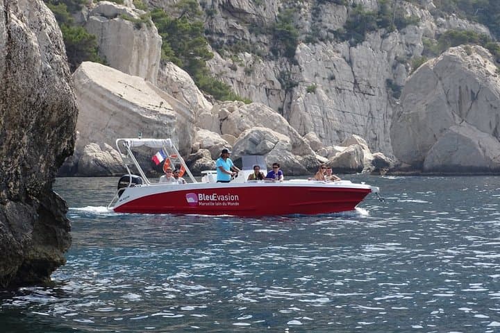 Beautiful boat tour in the Calanques with swimming