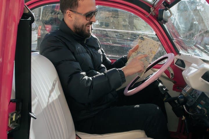 1h 2CV ride through Paris with photo stops