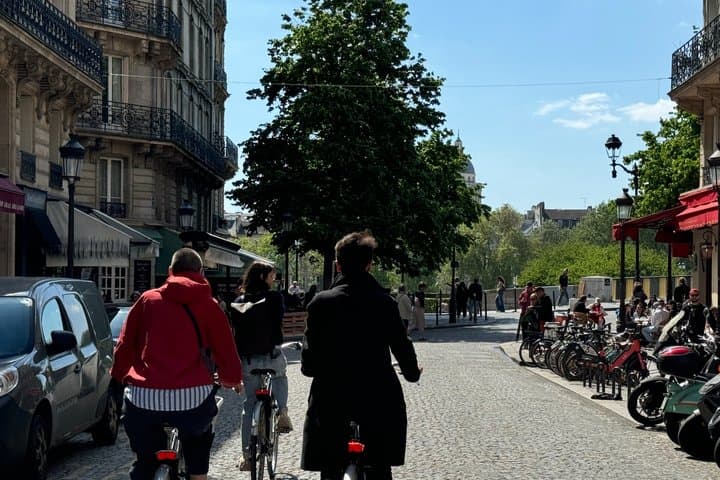 Dutch 3 Hour Bike Tour Hidden Gems of Paris with Local Guide