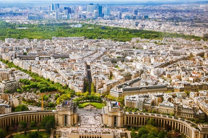 Eiffel Tower Private Tour up to the Summit with Champagne