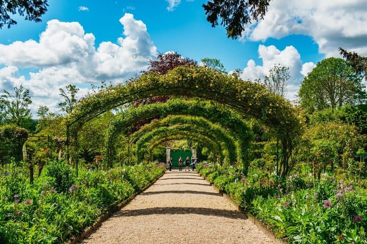 Giverny Monet’s Home and Gardens Half Day Tour from Paris