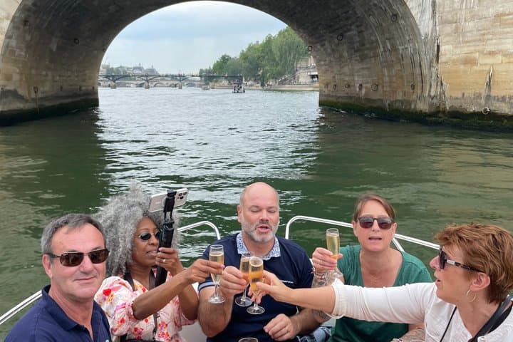 Gourmet Champagne Cruise in Paris Private Seine Cruise