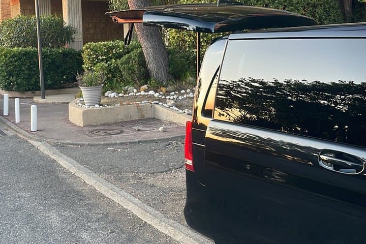 Private van transfer from Marseille airport to Cassis