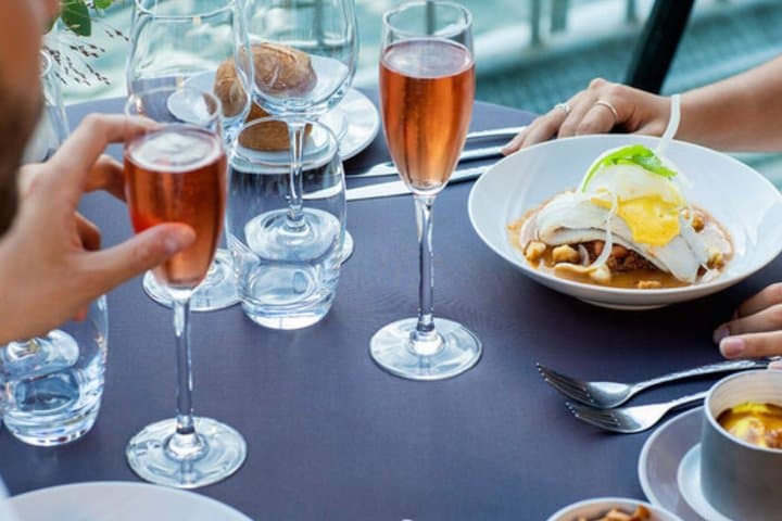 Paris Investment and Leisure Tour Dinning on the Seine cruise