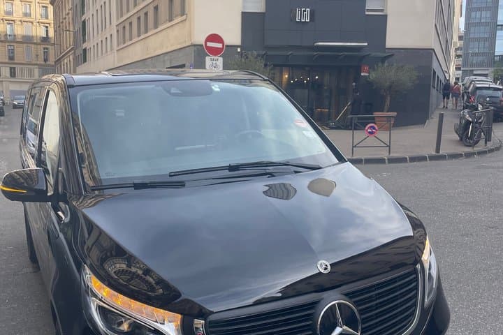 Private van transfer from Marseille airport to Saint-Tropez.