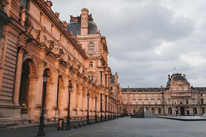 Louvre Museum Guided Tour