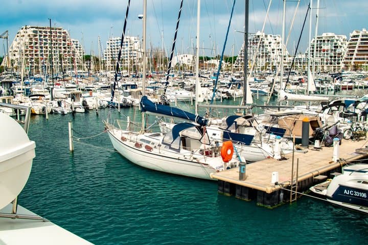 Guided tour of ports