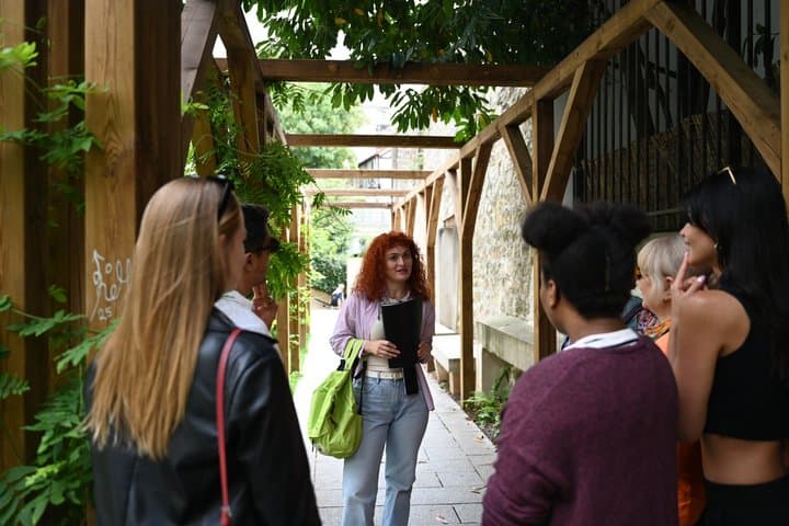 Paris Center Walking Tour with French Pastry