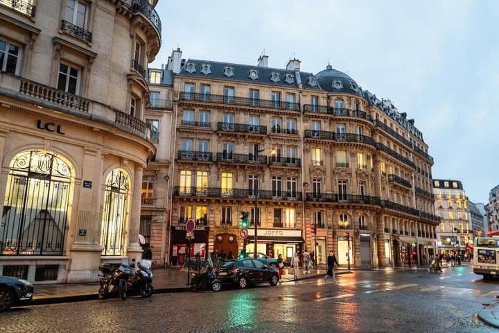 Paris Highlights — Private City Tour by van & Optional Champagne