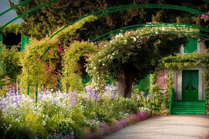 Claude Monet Pivate Tour Giverny and Orangerie from Paris