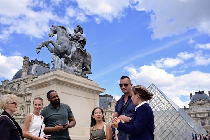Semi-Private Paris: Louvre Tour + Guided Montmartre & City Walks