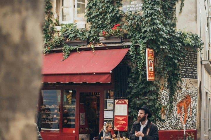 Le Marais Small-Group Walking Tour & Wine Tasting by the Seine