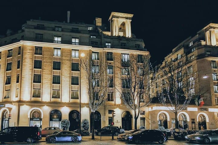 Private Paris City Tour & Shopping Experience with Chauffeur