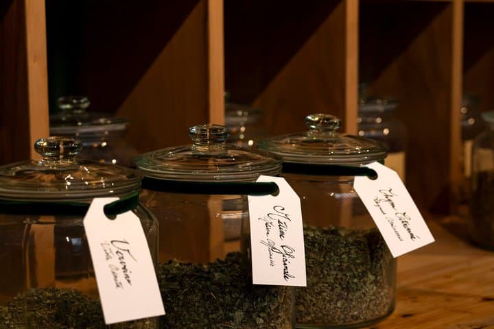 Paris Hedonist experience Gin Wine and Champagne tasting