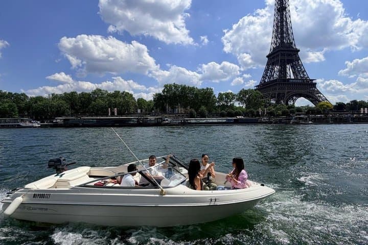 Private cruise on the Seine