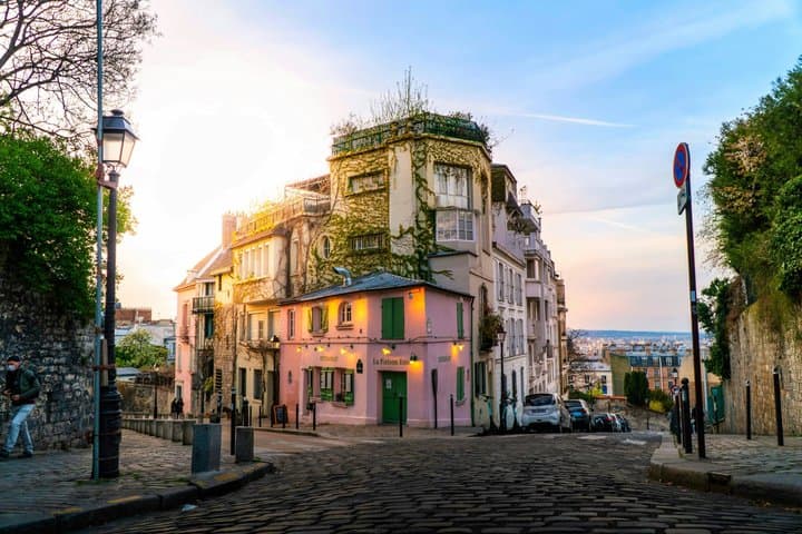 Paris Montmartre Walking Tour Sacré-Cœur, Artists and Hidden Gems