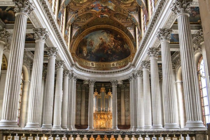 Versailles Palace and Gardens Tour by Train from Paris