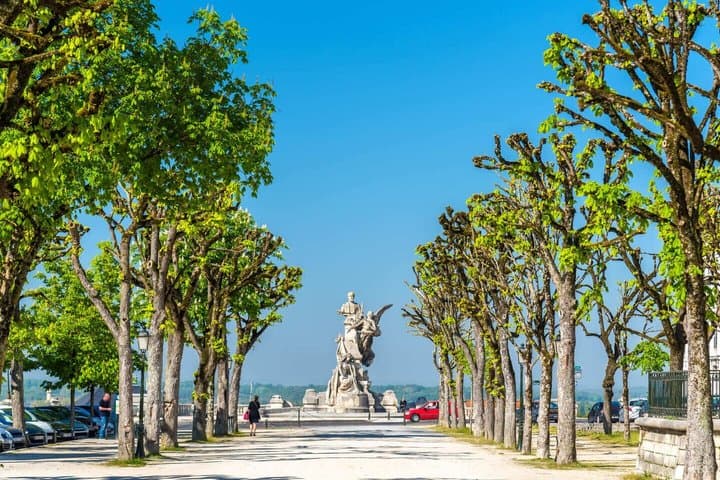 Hello Angouleme: Private 2-Hour Intro City Walk with Local Guide