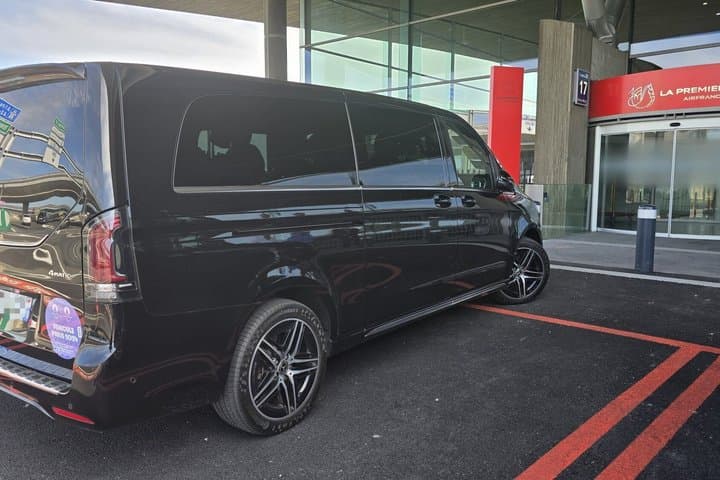 Paris CDG Airport Private Transfer Premium Van and Sedan 24 7