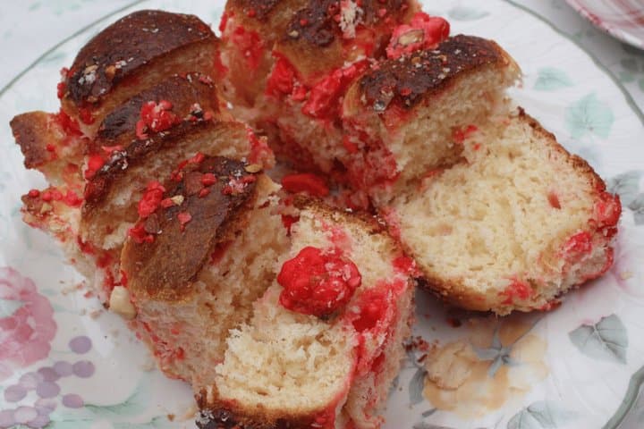Lyon: Private Pastry Tour Through Old Town and Traboules