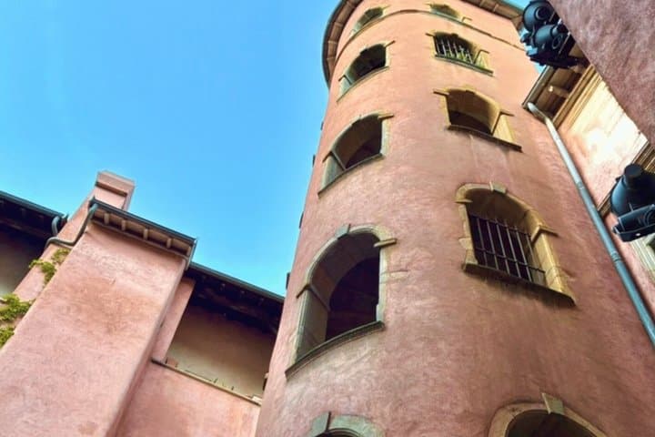 Lyon: Private Pastry Tour Through Old Town and Traboules