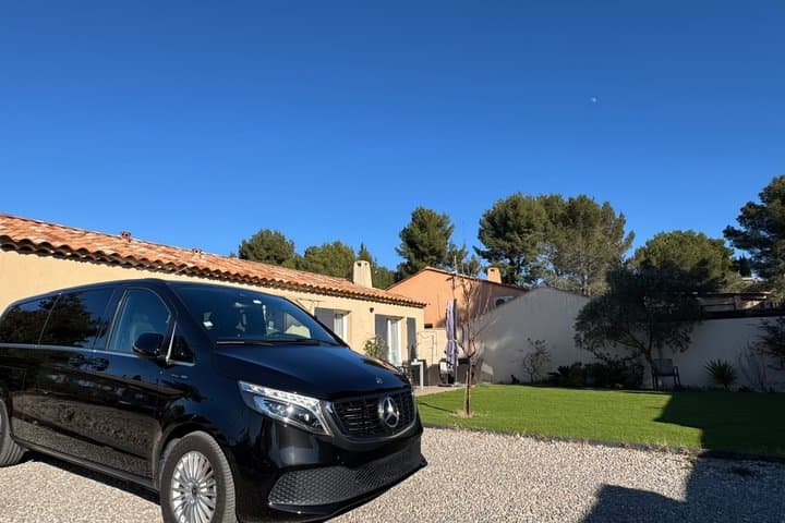 Premium City Transfer of Marseille and the Calanques by Van