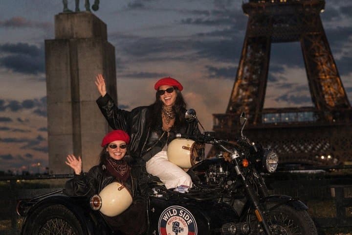 Private Nighttime Vintage Sidecar Tour with Champagne in Paris