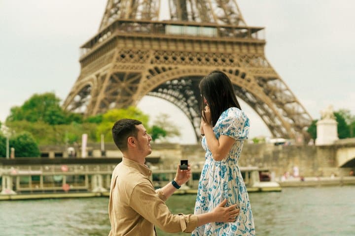 Paris: Eiffel Tower Professional Cinematic Photoshoot