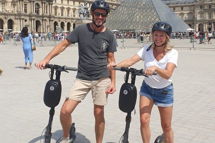 Paris City Tour by E-Scooter with Fun Guide (Small groups)