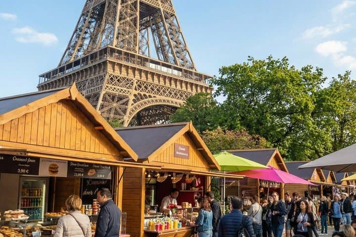 Paris: Eiffel Tower Food Tour with 7 Tastings at Local Shops